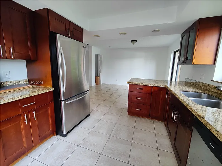181 Wimbledon Lake Dr — Photo 4