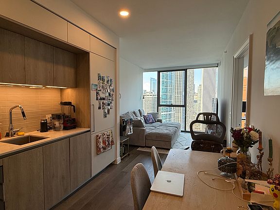 4th image of 211 N Harbor Dr #3707