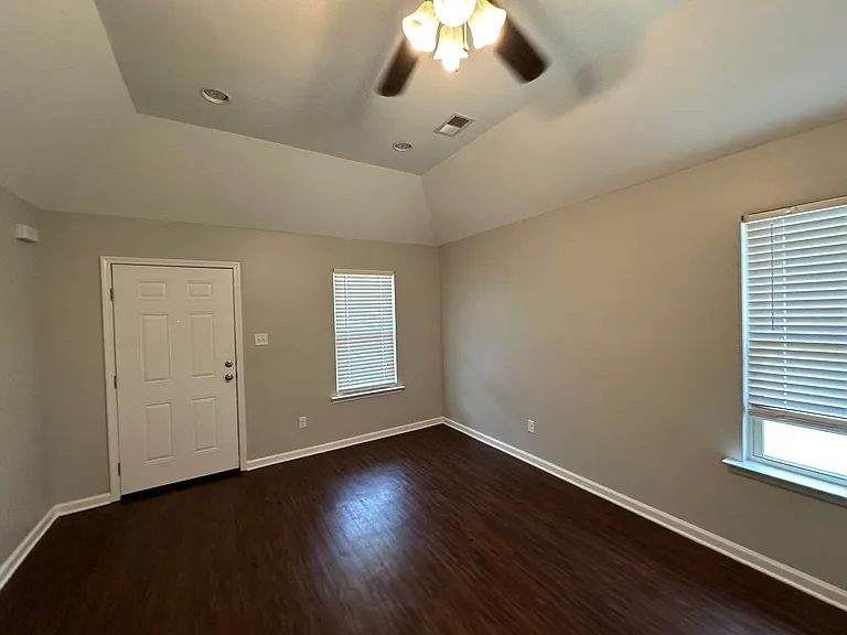 1307 Larkin Ave — Photo 5