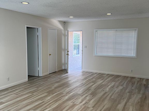 5th image of 22242 Dolorosa St