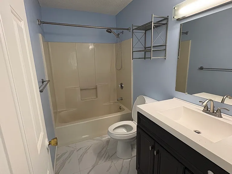 193 Abbotsford Ave #193 — Photo 2