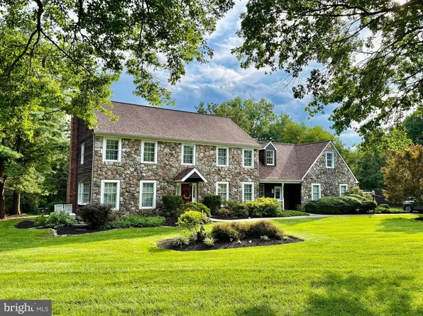 950 Camelot Rd, Furlong, PA 18925