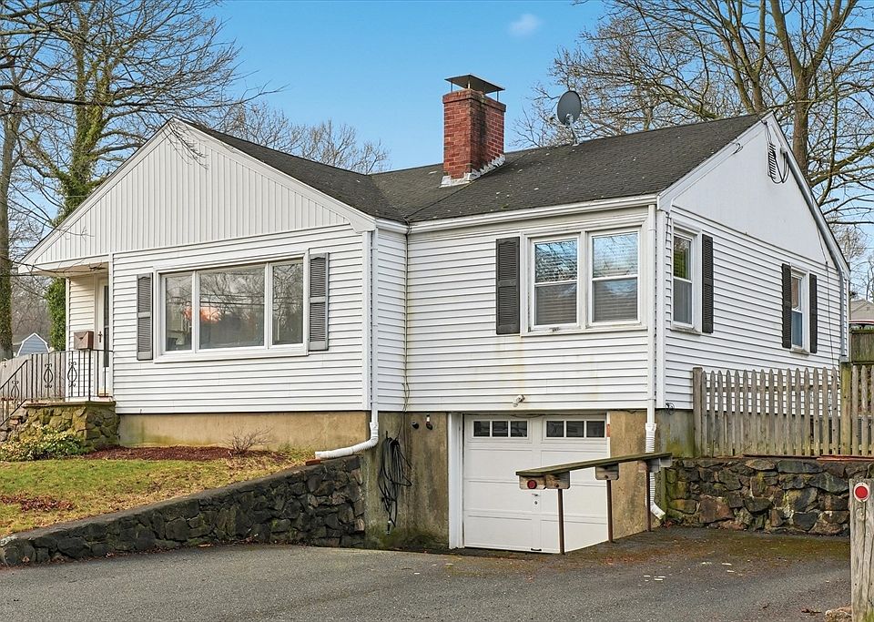 1st image of 9 Pinewood Ave
