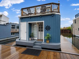 10 Matinecock Ave #D, Pt Washington, NY 11050