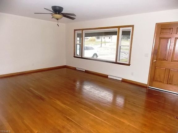 4th image of 2537 Timothy Ave NE