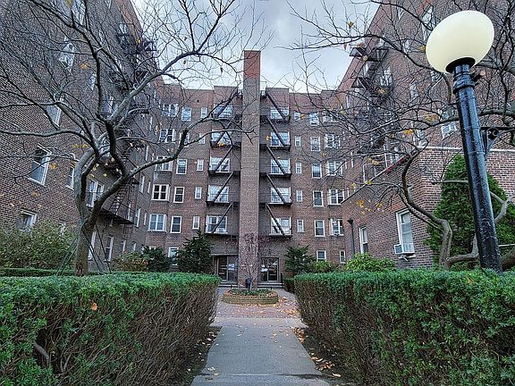 2nd image of 8449 168th St APT 2V