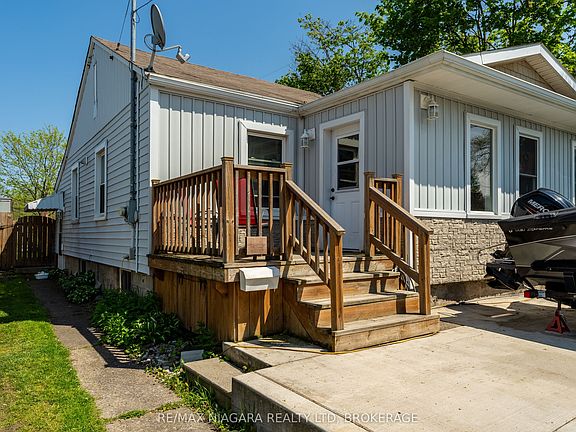 2nd image of 18 1/2 Willow St