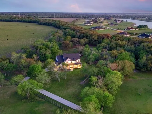 4902 Brazos Lakes Dr, Richmond, TX 77469