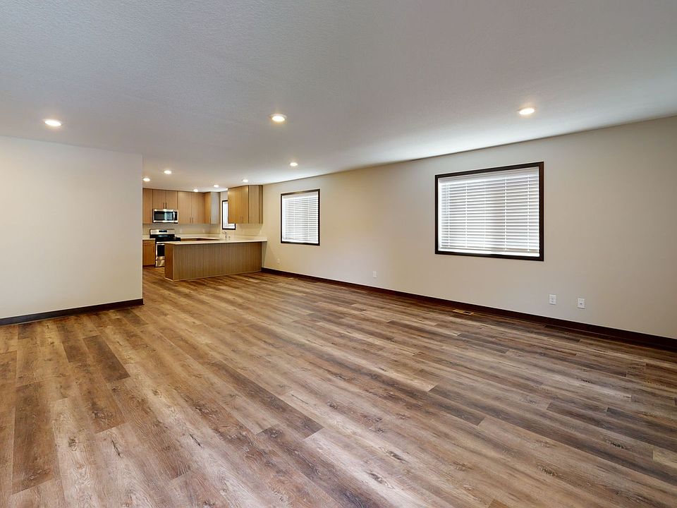 2nd image of 1014 16th Ave SE #1