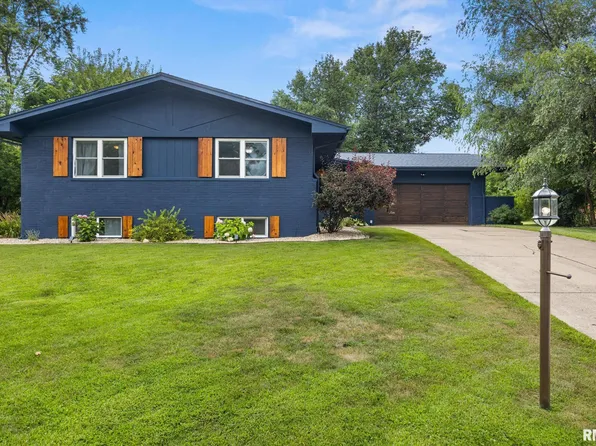 5215 N Sherbrook Ln, Peoria, IL 61614