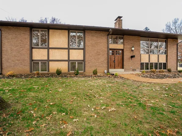 303 Bellevue Park Dr, Swansea, IL 62226