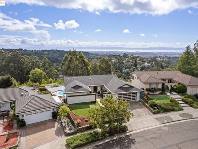 8177 Coach Dr, Oakland, CA, 94605