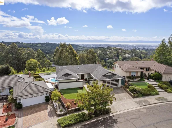 8177 Coach Dr, Oakland, CA 94605