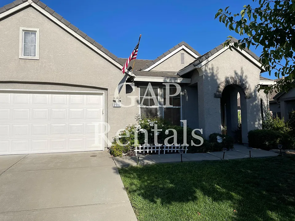2111 Golden Gate Dr