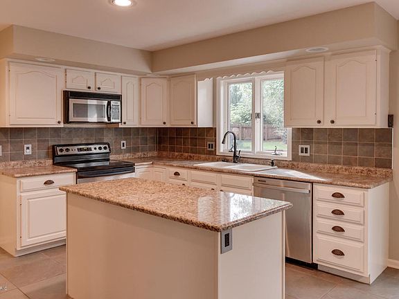 2nd image of 3745 Fleetwood Dr