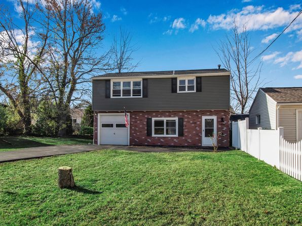 5836 E Ln