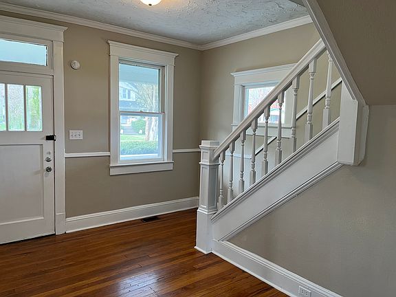 4th image of 621 College Ave