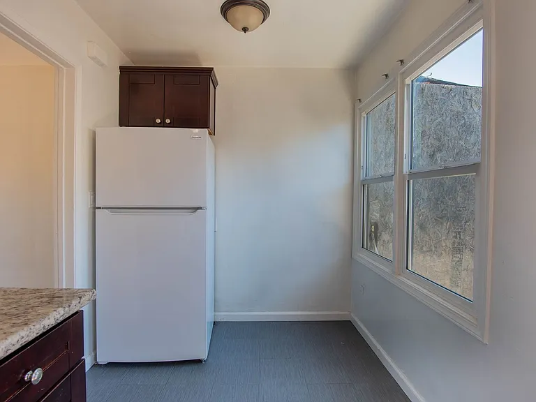 4343-4353 Poplar Street — Photo 7