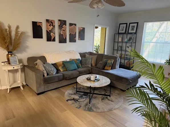 10125 Courtney Palms Blvd APT 201, Tampa, FL 33619