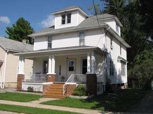 604 Center St, Hartford, WI 53027