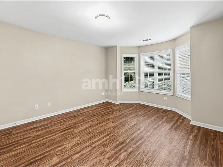 1954 Firelight Ln — Photo 12