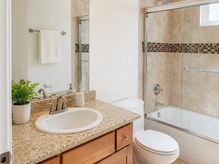 Carlmont Heights Apartments — Photo 11