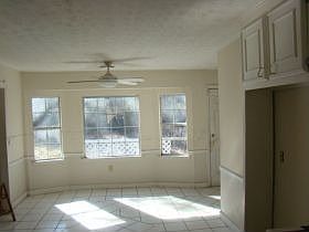 4th image of 35 Bachelor Rd
