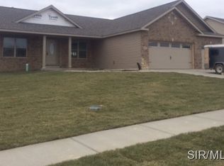 8022 Charleston Dr, Troy, IL 62294