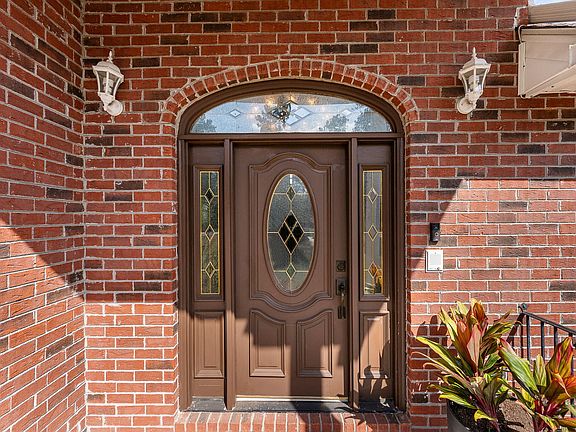 4th image of 121 Wintergreen Rd