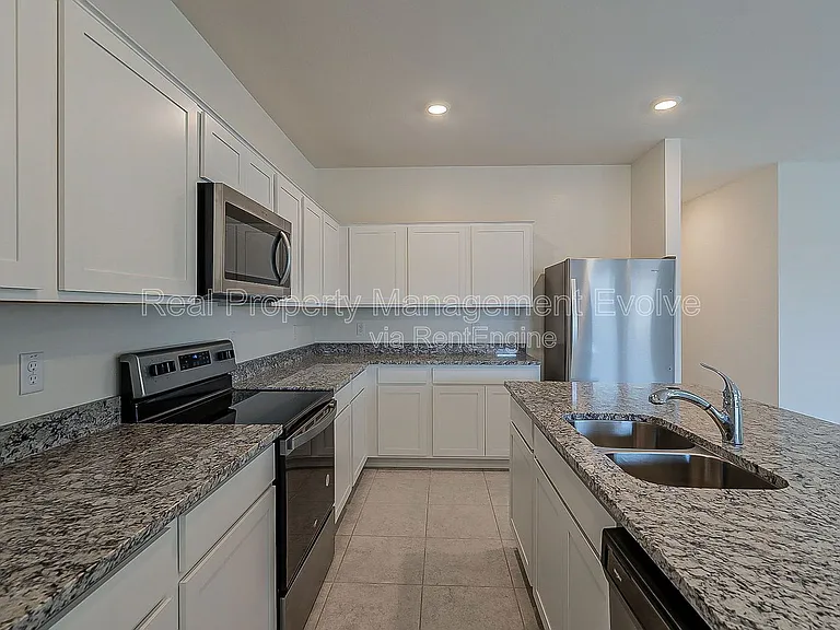 6450 W Magdalena Ln — Photo 1