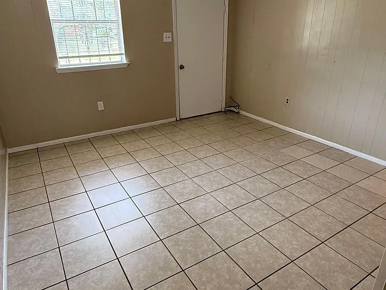 2322 Brock Pl S — Photo 3