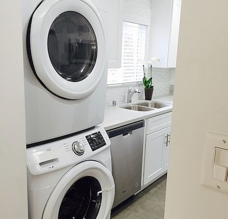 5th image of 118 N Beachwood Dr APT B