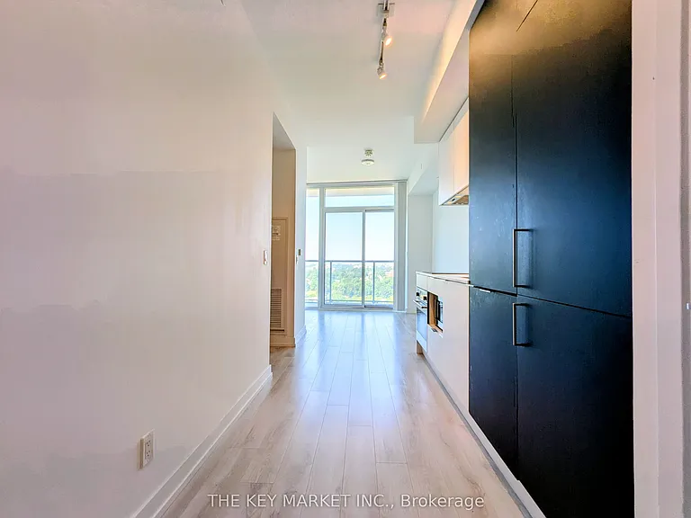 33 Helendale Ave #1511 — Photo 13
