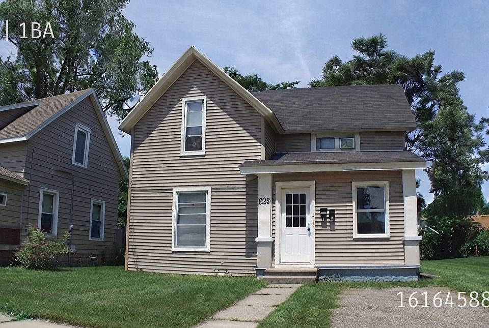 1st image of 825 Evergreen St SE
