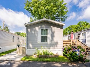 28 Sams Mobile Ct, Hazlet, NJ 07730