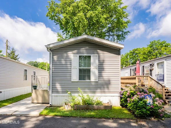 28 Sams Court, Hazlet, NJ 07730