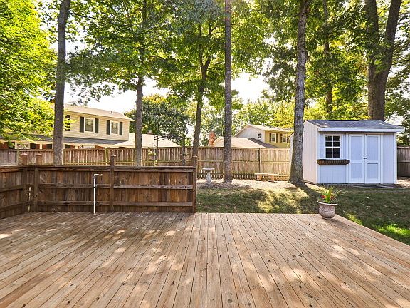 5th image of 9605 Chapel Hill Dr
