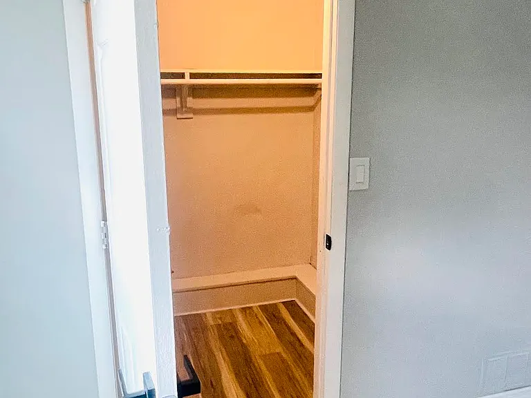 188 Berkshire Ln — Photo 16