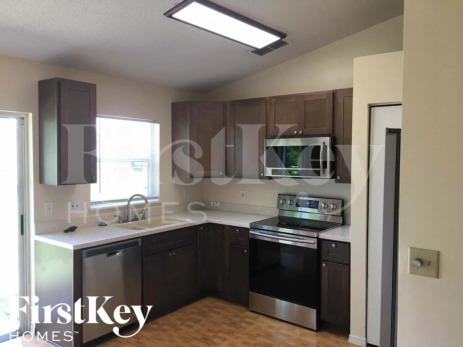 4 bed, 2.0 bath, 1408 sqft, $1,735 — Photo 4