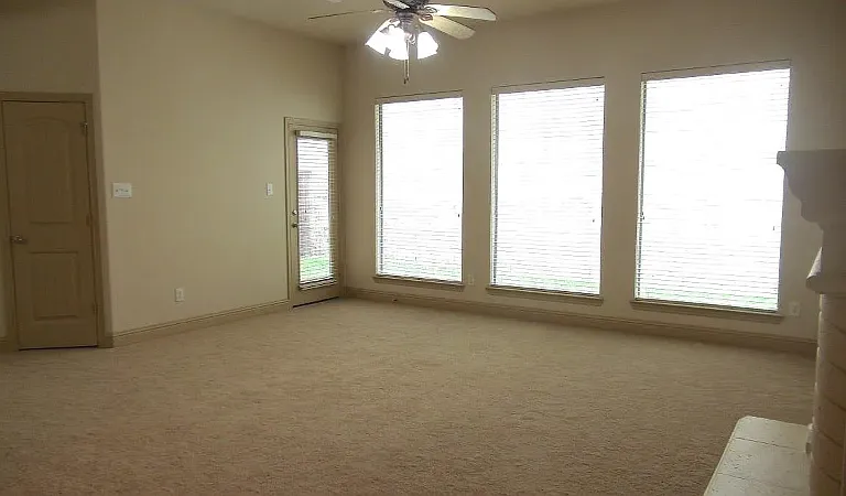 6783 San Fernando — Photo 11