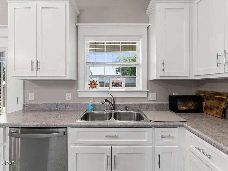 5206 Robins Ct — Photo 16