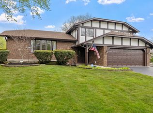 5724 Buck Ct, Westmont, IL