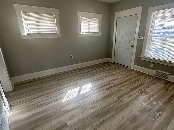 3rd image of 4301 W 41st St