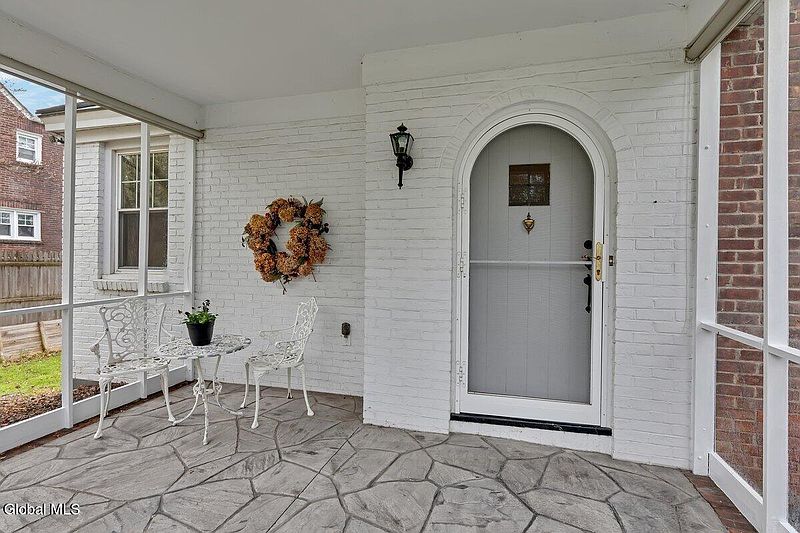 4th image of 7 Tudor Road