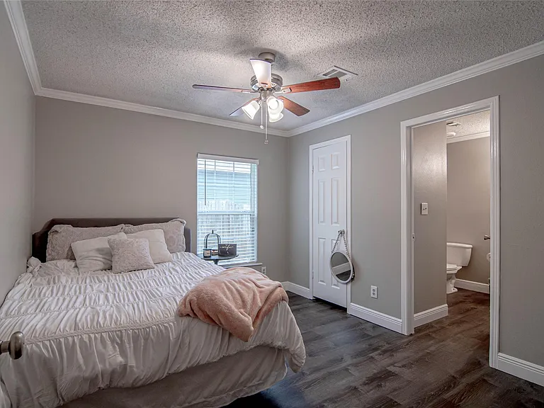 160 Varsity Dr — Photo 20