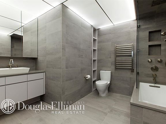 4th image of 15 W 53rd St #12E