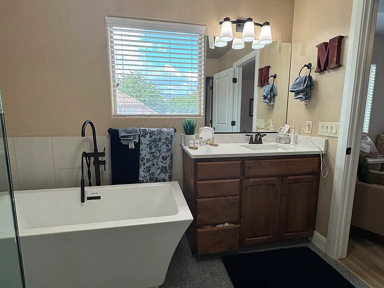 150 N 1100 E — Photo 25
