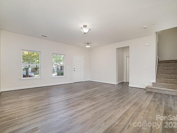 3rd image of 11015 Kinnairds St