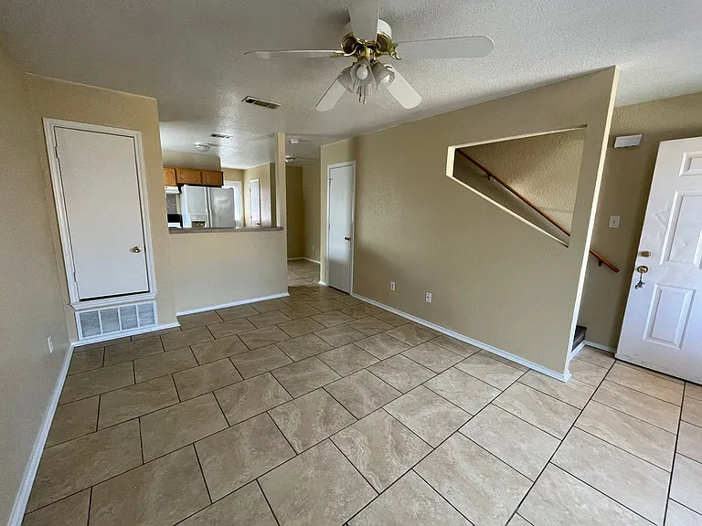 4404 Abigail — Photo 3