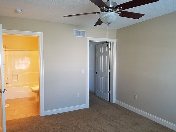 2nd Bed - full bath & closet